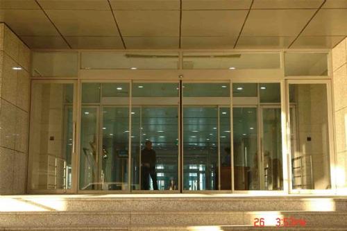 不銹鋼門氟碳門傻傻分不清楚？堡瑪門窗告訴你！